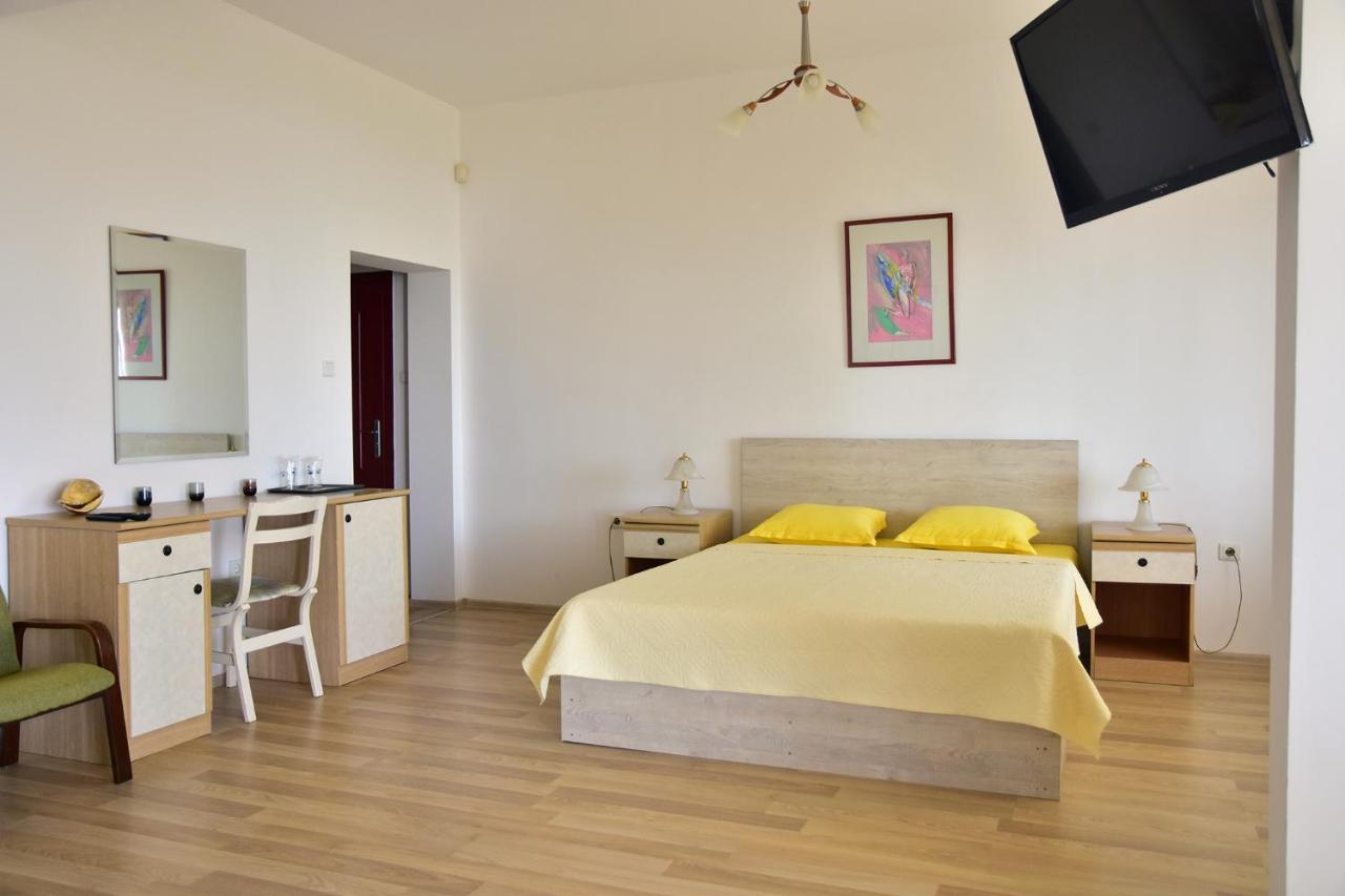 Guest Rooms Sea View Balchik Esterno foto