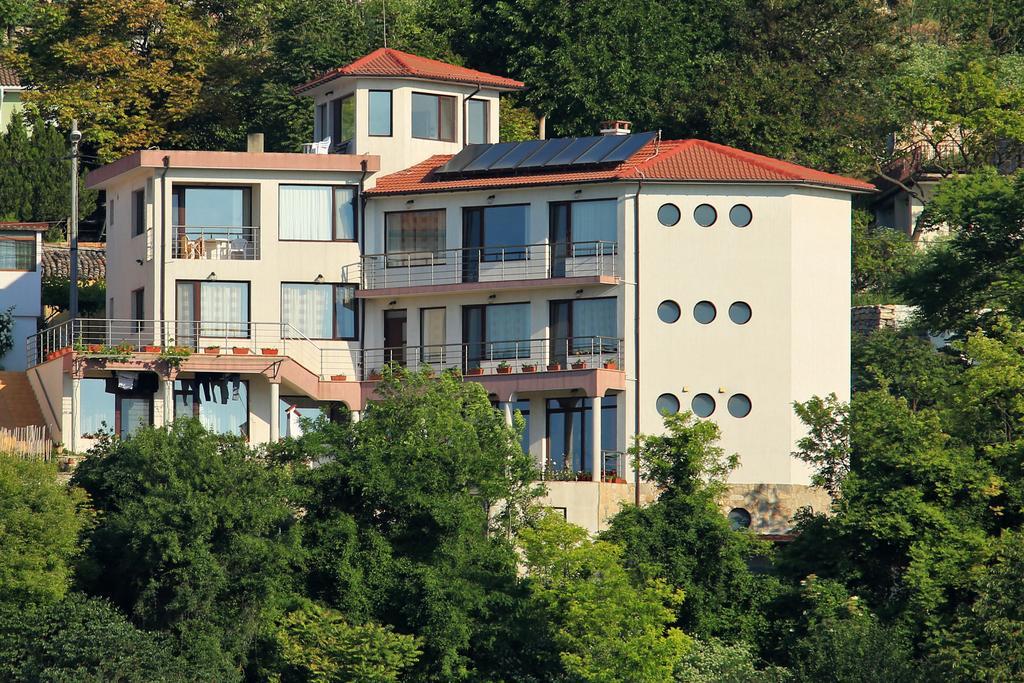 Guest Rooms Sea View Balchik Esterno foto