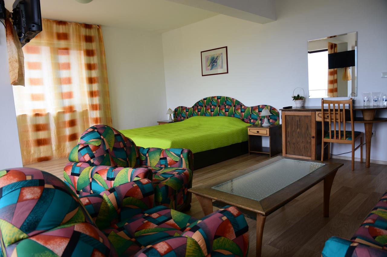 Guest Rooms Sea View Balchik Esterno foto