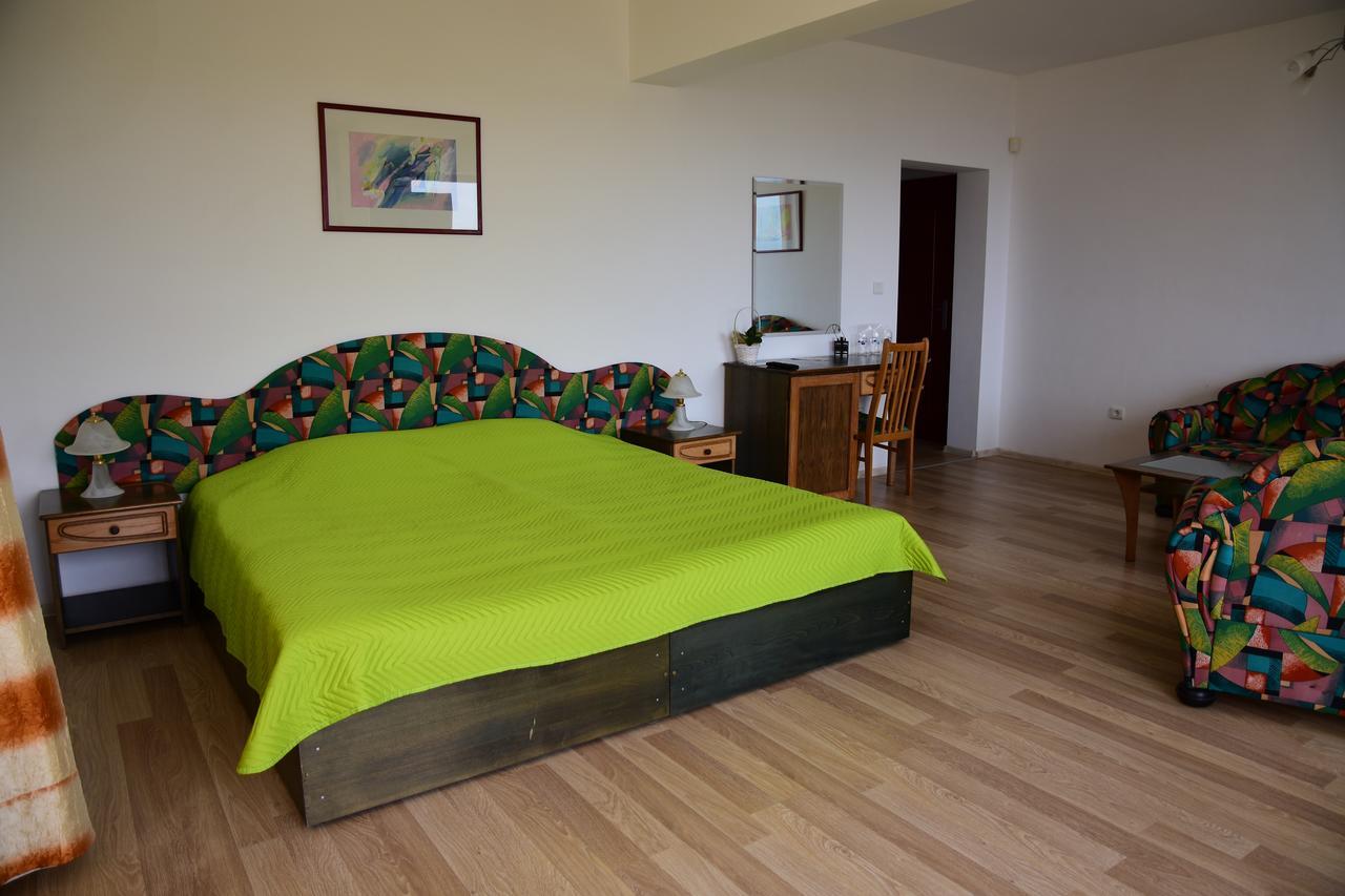 Guest Rooms Sea View Balchik Esterno foto