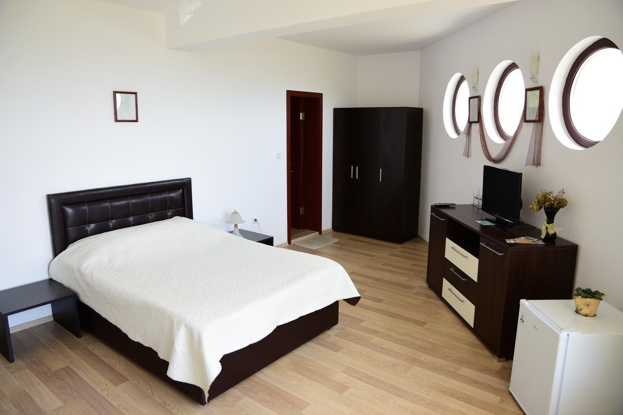 Guest Rooms Sea View Balchik Esterno foto