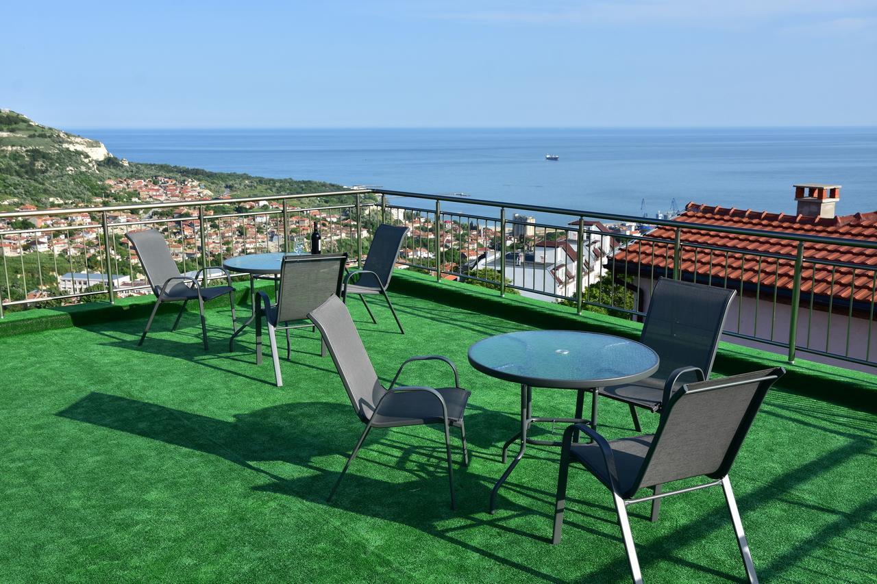 Guest Rooms Sea View Balchik Esterno foto